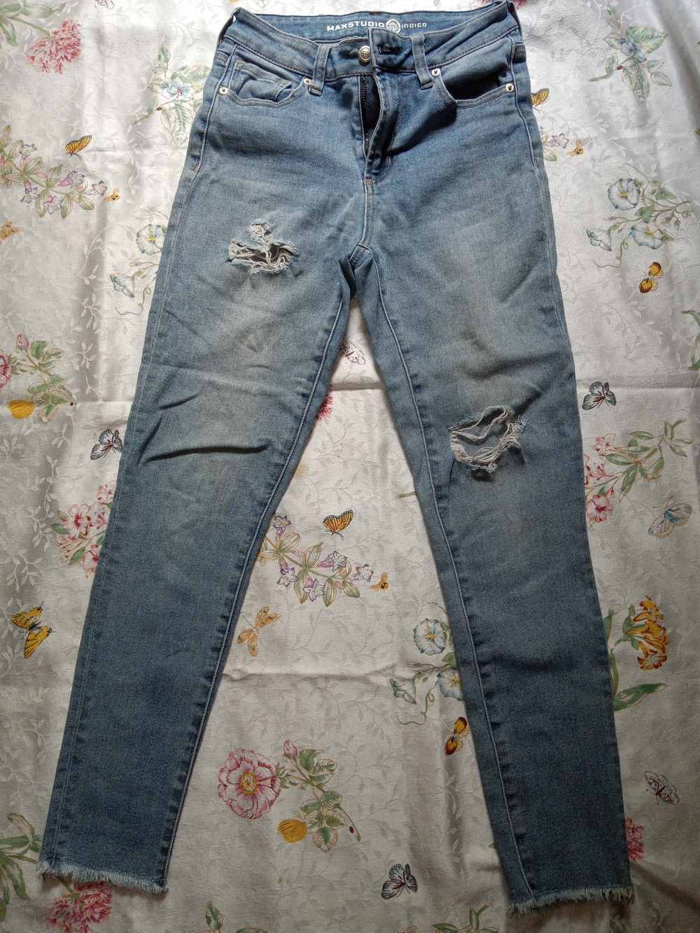 Max Studio Indigo Light Blue Distressed Skinny Jeans